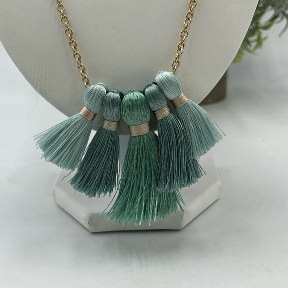 Miss Ivy Pearl Five Tassel Necklace Popsugar Blue Green Teal Gold Tone 24" NWOT - Picture 4 of 13